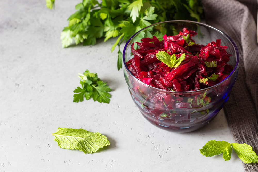 Rote Bete-Apfel-Salat mit frischer Minze – Blu – Kräuter &amp; Gemüse - So ...
